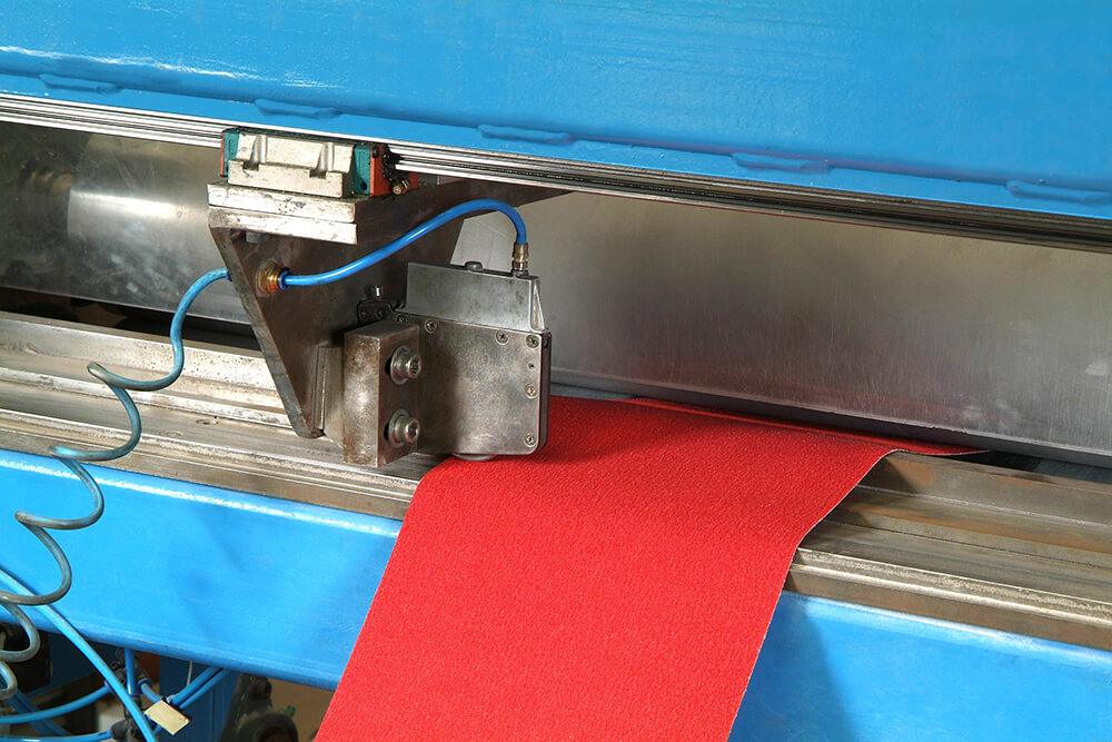Schneidemaschine Schneiden Rotes Anti-Rutsch-Band -2